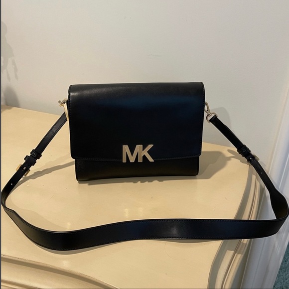 Micheal Kors cross body or over the shoulder purse - Picture 1 of 17